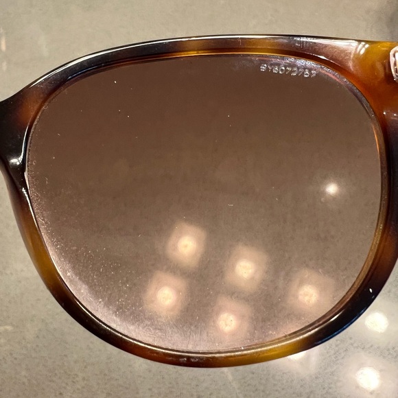 Burberry sunglasses with case - Picture 8 of 11